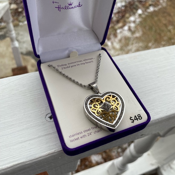 Hallmark Jewelry - Hallmark Stainless Steel Fine Jewelry Heart Locket Necklace 24 Inch Chain/Case